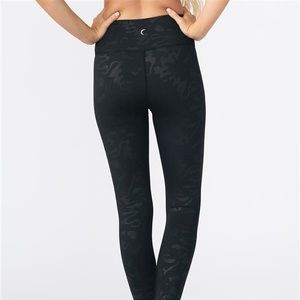 Midnight Camo Light n Tight Hi-Rise 7/8 24"